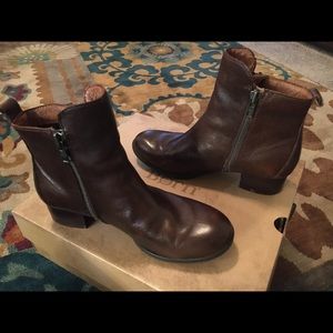 Born boots
